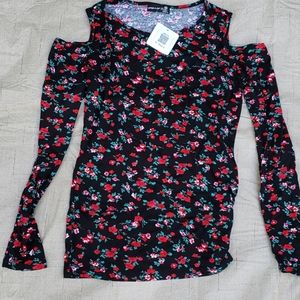 ❤3/$25❤ NWT cold shoulder top.